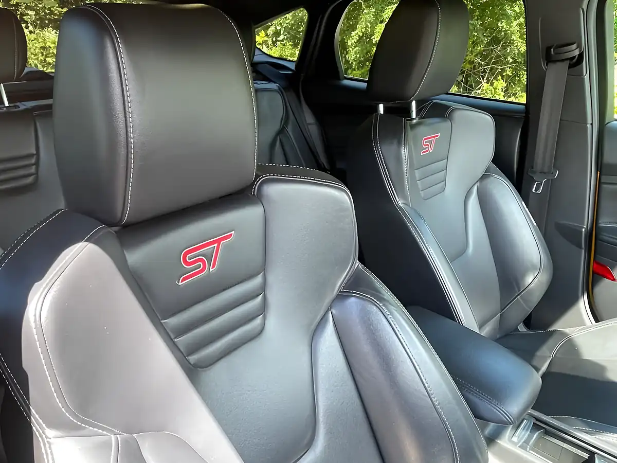 Used 2018 Ford Focus ST-3 Yellow - Interior and Exterior details 13