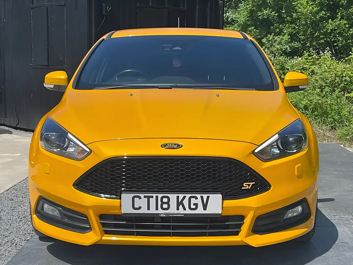 Used 2018 Ford Focus ST-3 Yellow - Interior and Exterior details 2