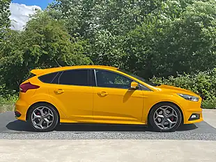 Used 2018 Ford Focus ST-3 Yellow - Interior and Exterior details 3