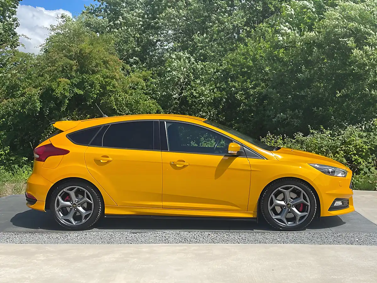 Used 2018 Ford Focus ST-3 Yellow - Interior and Exterior details 3