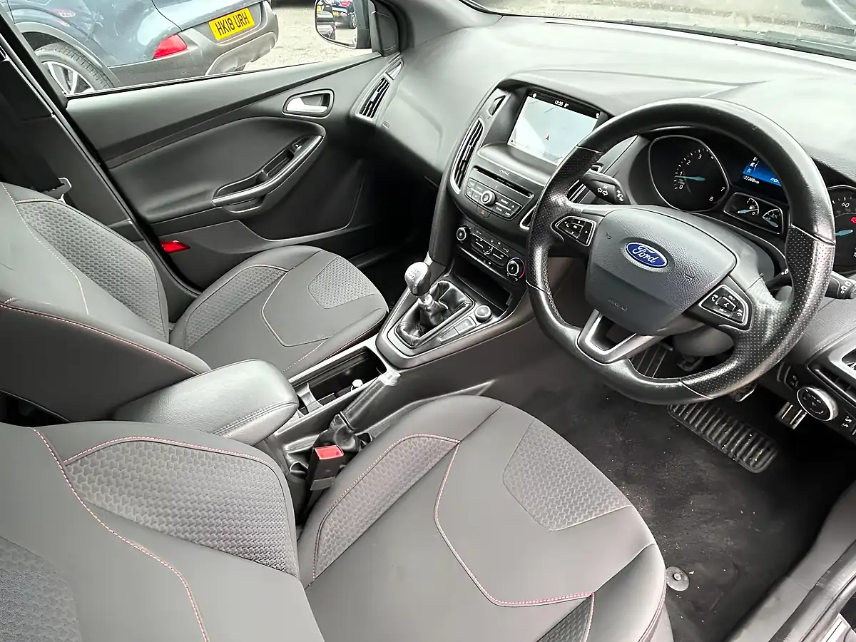 Used 2018 Ford Focus ST-Line Black - Interior and Exterior details 10
