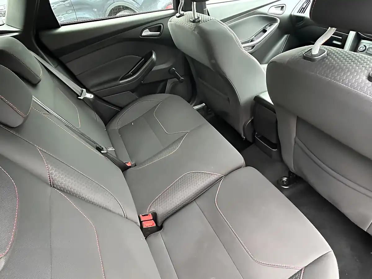 Used 2018 Ford Focus ST-Line Black - Interior and Exterior details 11