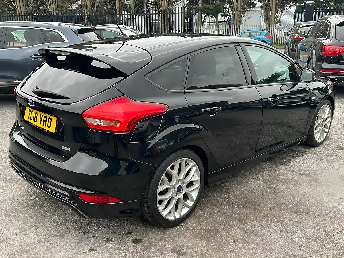 Used 2018 Ford Focus ST-Line Black - Interior and Exterior details 6