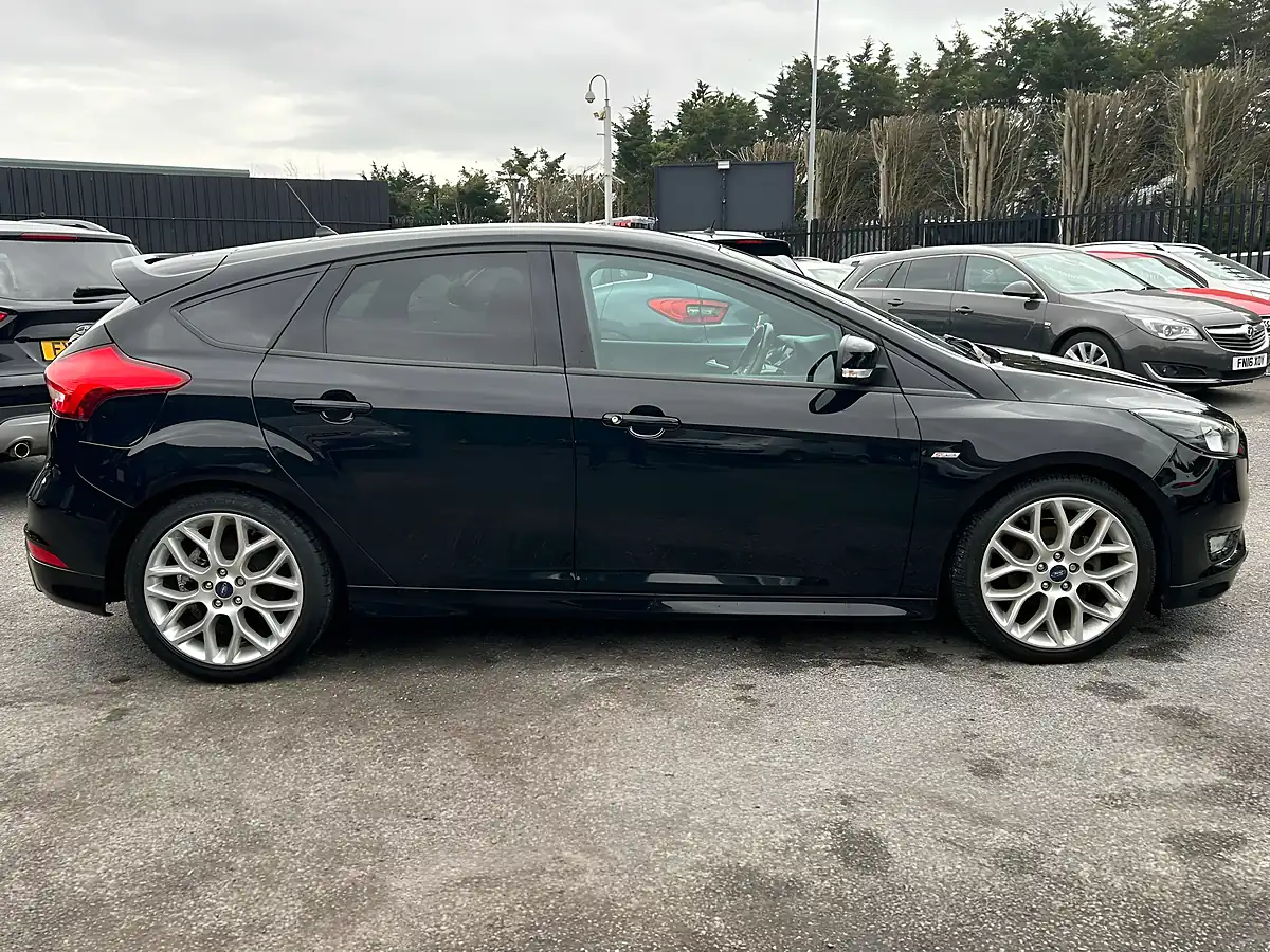 Used 2018 Ford Focus ST-Line Black - Interior and Exterior details 7