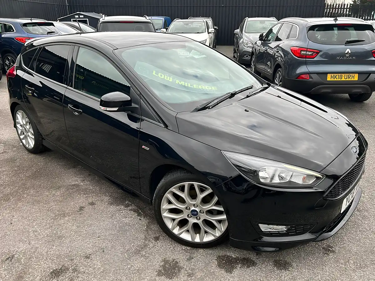 Used 2018 Ford Focus ST-Line Black - Interior and Exterior details 8