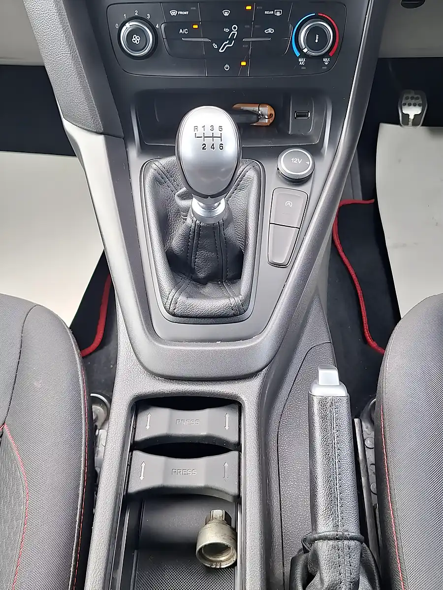 Used 2018 Ford Focus ST Line Black - Interior and Exterior details 9