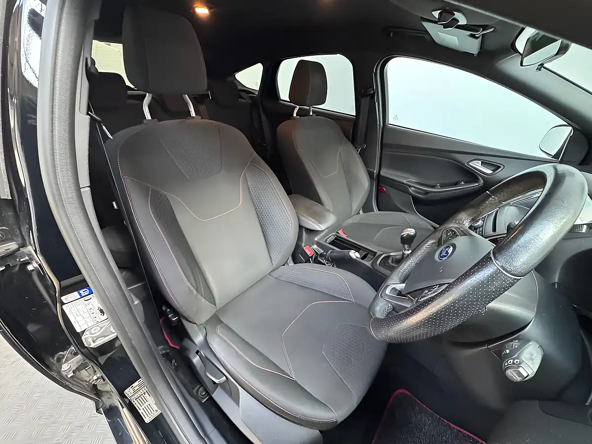 Used 2018 Ford Focus ST-Line Black - Interior and Exterior details 11
