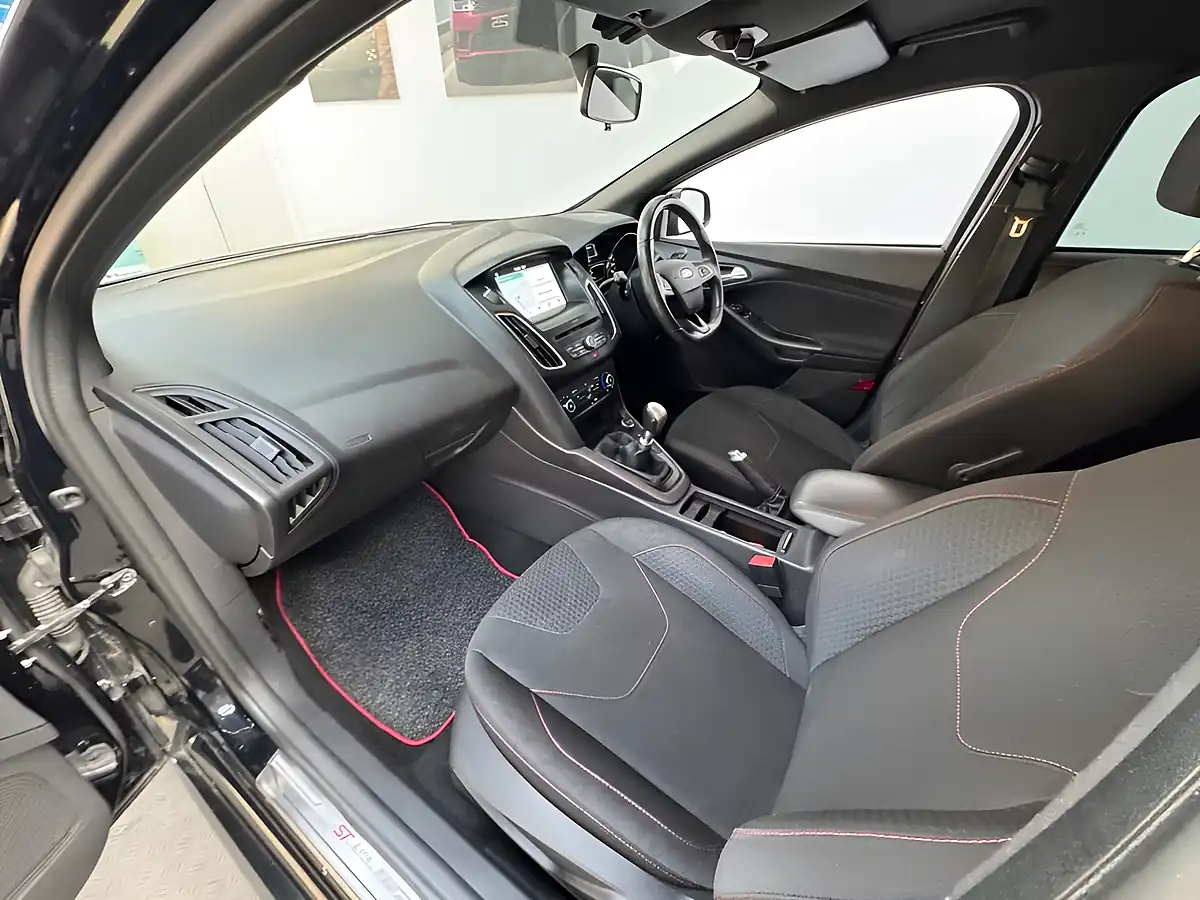 Used 2018 Ford Focus ST-Line Black - Interior and Exterior details 14