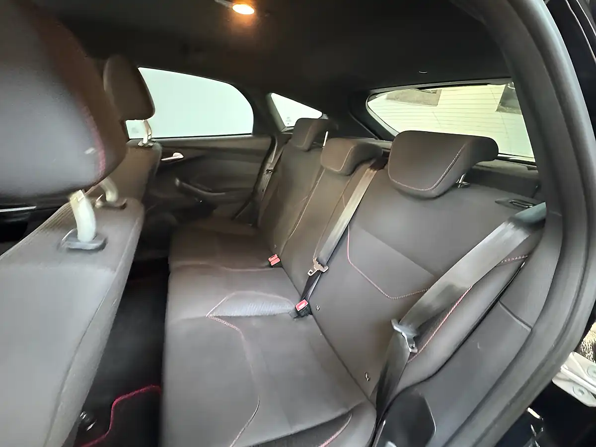 Used 2018 Ford Focus ST-Line Black - Interior and Exterior details 17