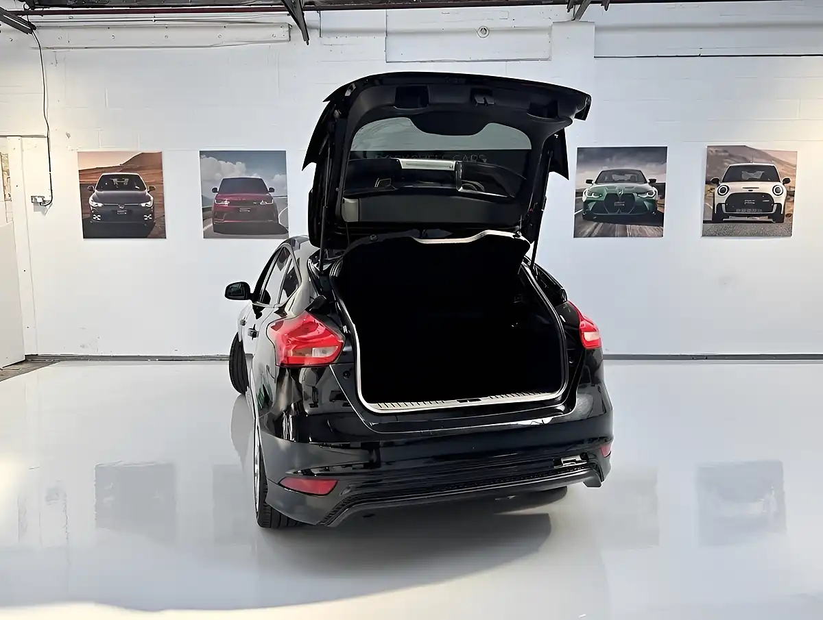 Used 2018 Ford Focus ST-Line Black - Interior and Exterior details 5