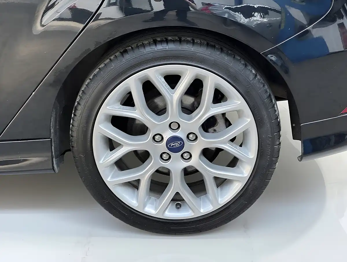 Used 2018 Ford Focus ST-Line Black - Interior and Exterior details 6