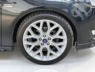 Used 2018 Ford Focus ST-Line Black - Interior and Exterior details 8