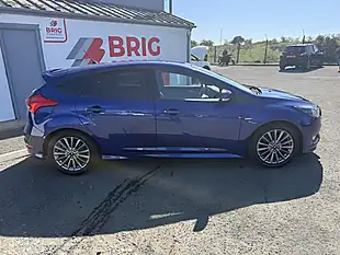 Used 2018 Ford Focus ST-Line Blue - Interior and Exterior details 10