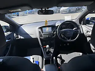 Used 2018 Ford Focus ST-Line Blue - Interior and Exterior details 12