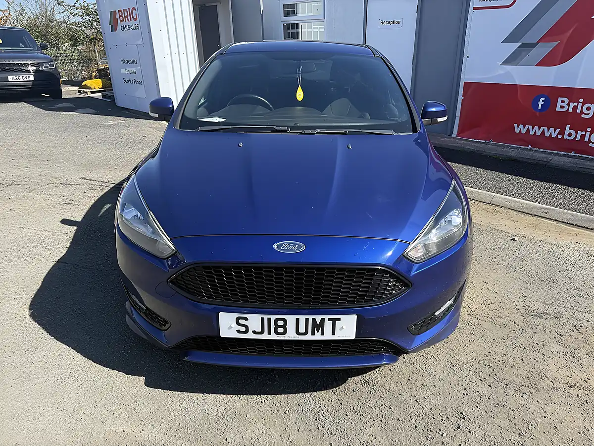 Used 2018 Ford Focus ST-Line Blue - Interior and Exterior details 20