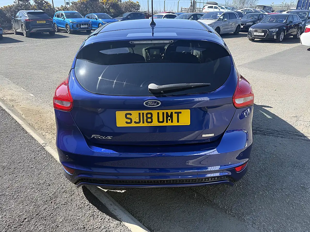 Used 2018 Ford Focus ST-Line Blue - Interior and Exterior details 3