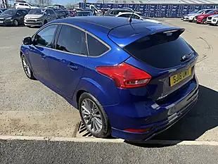 Used 2018 Ford Focus ST-Line Blue - Interior and Exterior details 5