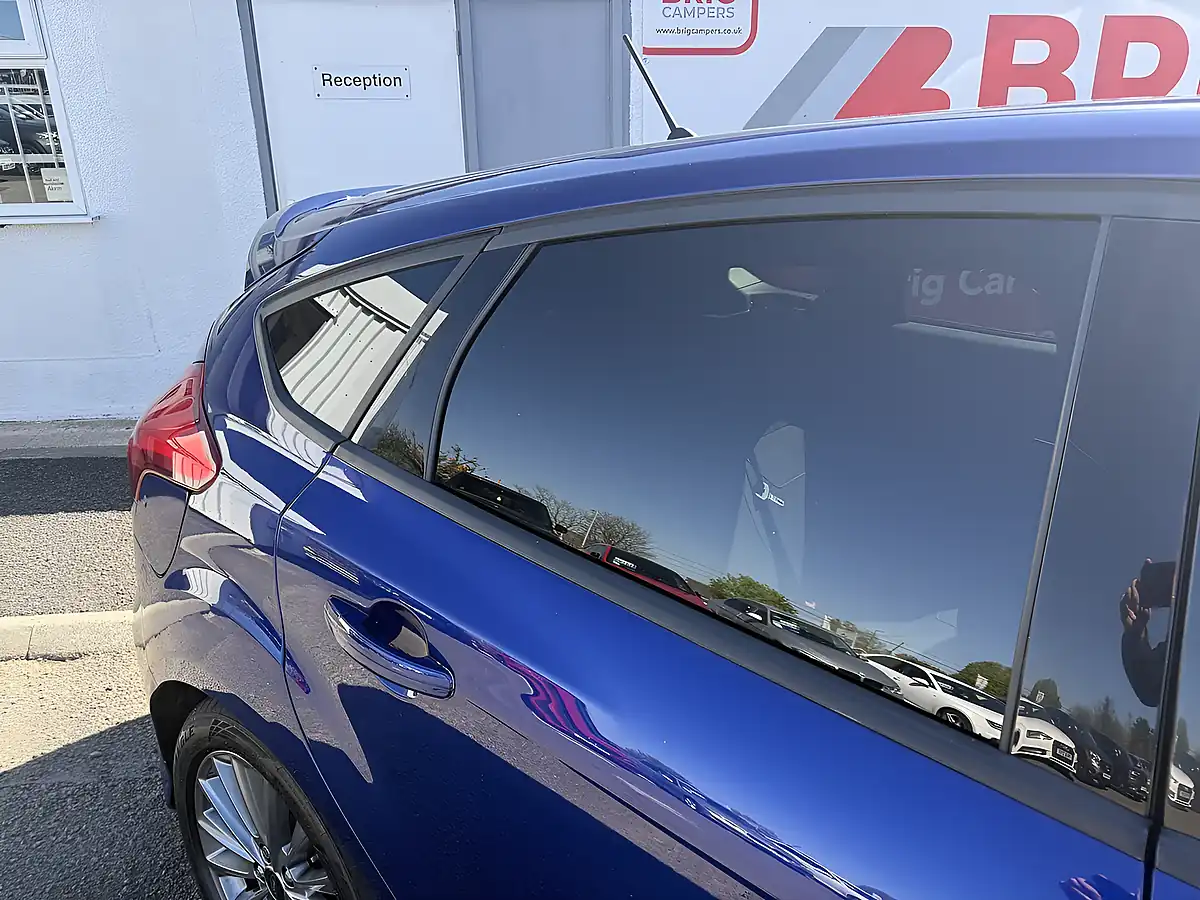 Used 2018 Ford Focus ST-Line Blue - Interior and Exterior details 8