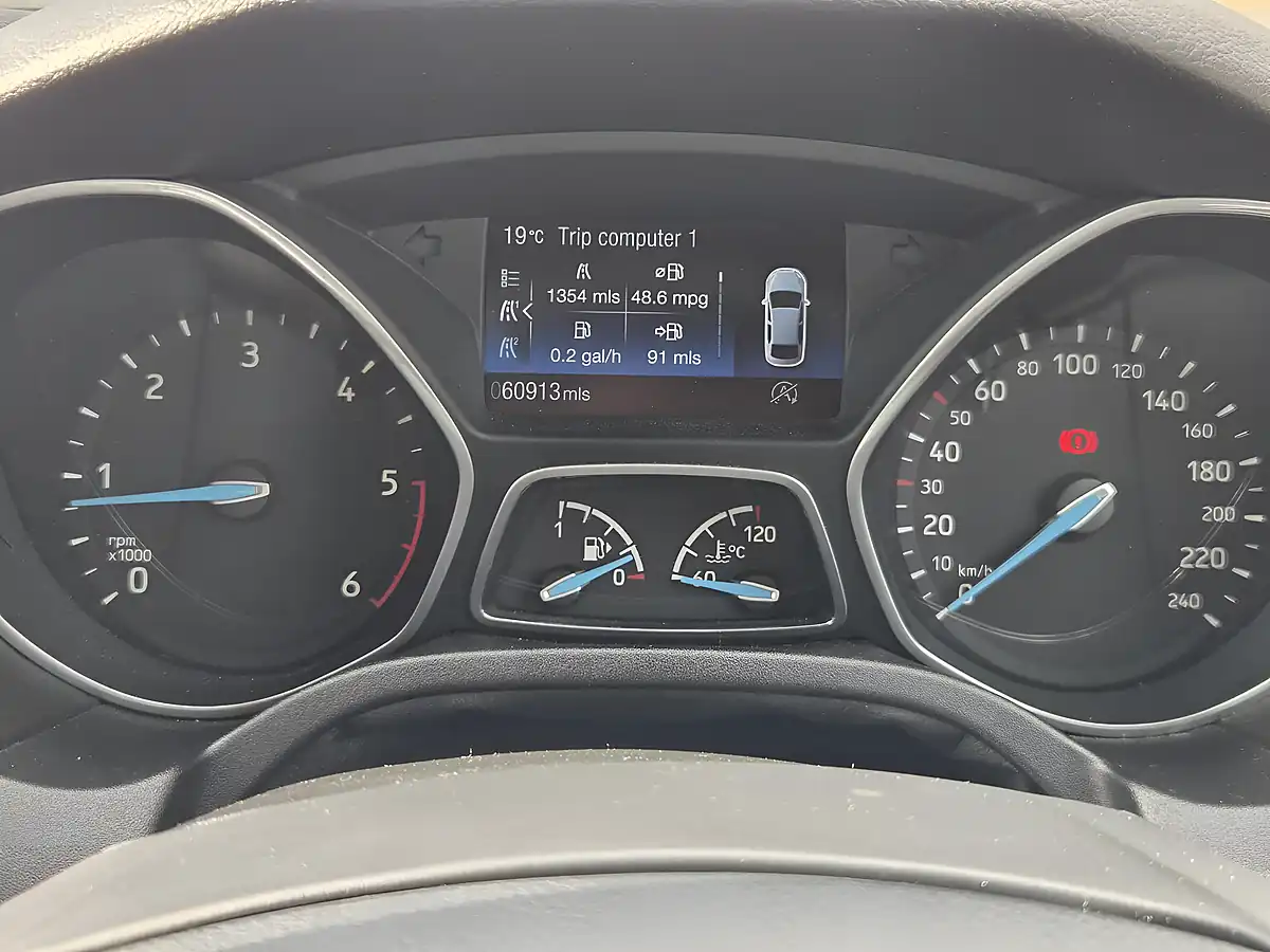 Used 2018 Ford Focus ST-Line Blue - Interior and Exterior details 8