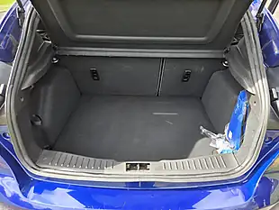 Used 2018 Ford Focus ST-Line Blue - Interior and Exterior details 9
