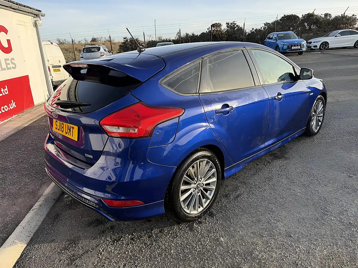 Used 2018 Ford Focus ST-Line Blue - Interior and Exterior details 2
