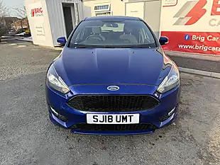 Used 2018 Ford Focus ST-Line Blue - Interior and Exterior details 8