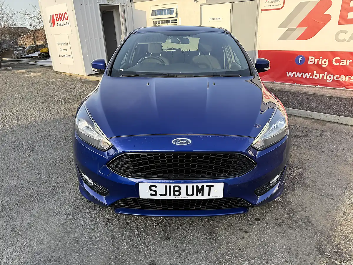 Used 2018 Ford Focus ST-Line Blue - Interior and Exterior details 8