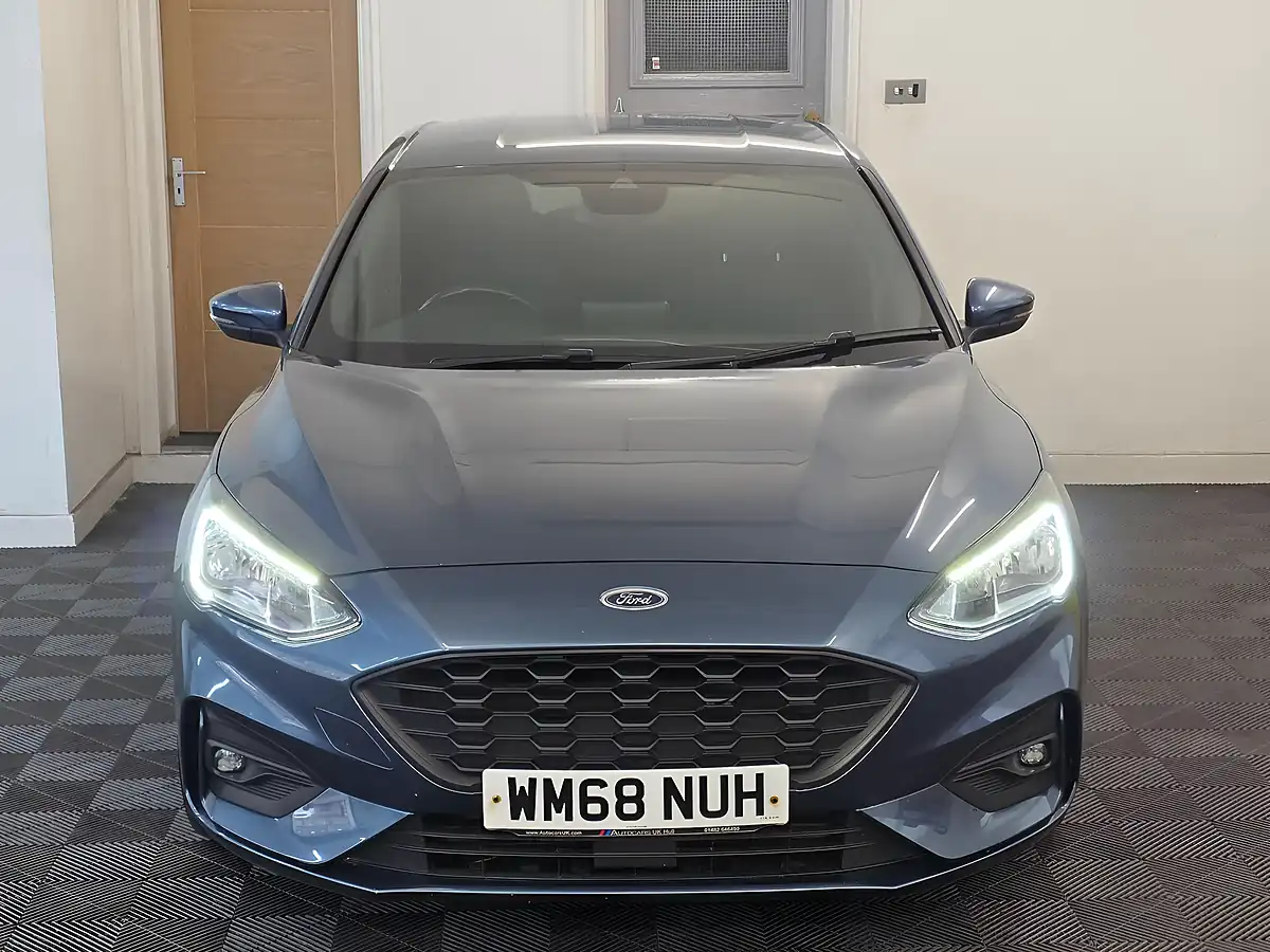 Used 2018 Ford Focus ST-Line Blue - Interior and Exterior details 2