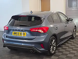 Used 2018 Ford Focus ST-Line Blue - Interior and Exterior details 4