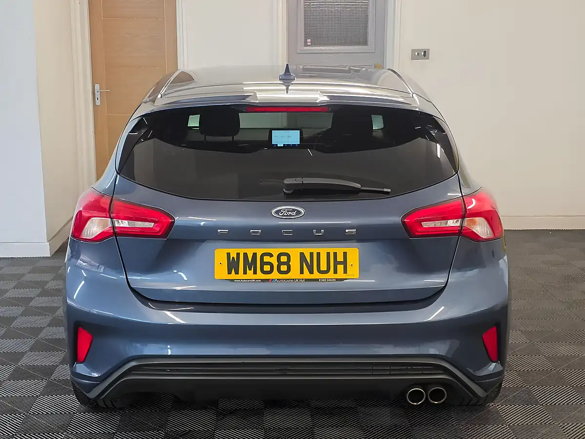 Used 2018 Ford Focus ST-Line Blue - Interior and Exterior details 5