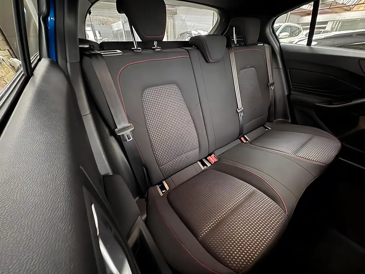 Used 2018 Ford Focus ST-Line Desert Island Blue - Interior and Exterior details 11