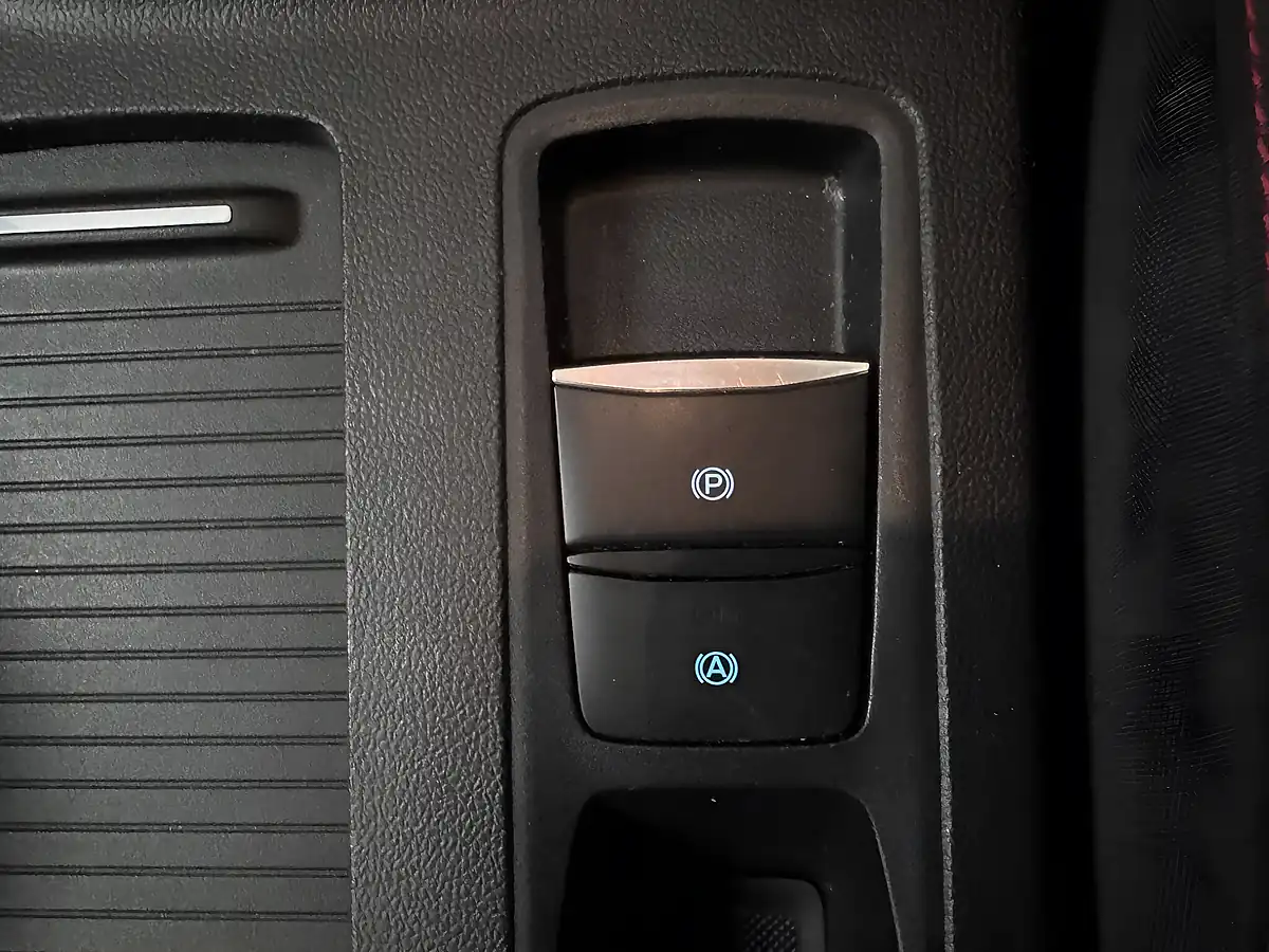 Used 2018 Ford Focus ST-Line Desert Island Blue - Interior and Exterior details 15
