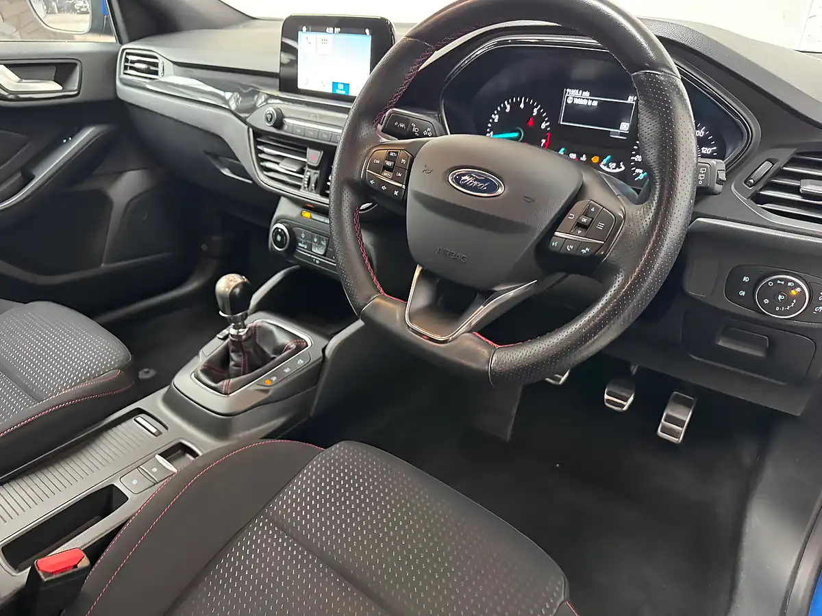 Used 2018 Ford Focus ST-Line Desert Island Blue - Interior and Exterior details 3