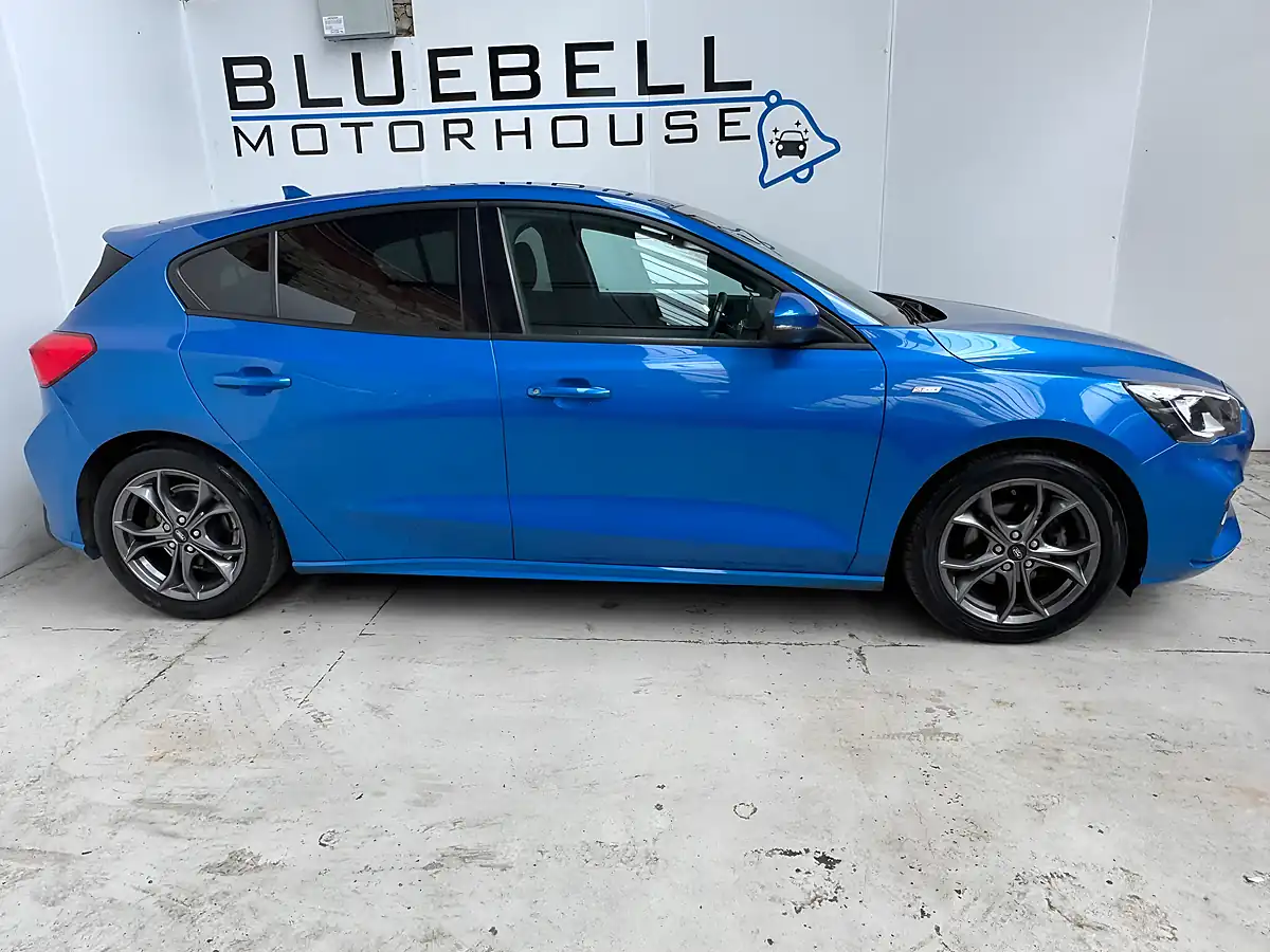 Used 2018 Ford Focus ST-Line Desert Island Blue - Interior and Exterior details 8
