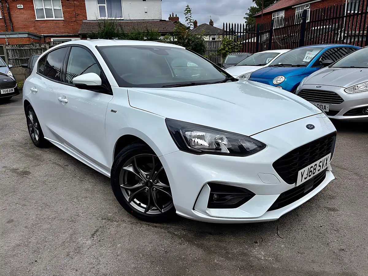 Used 2018 Ford Focus ST-Line Frozen White - Front View