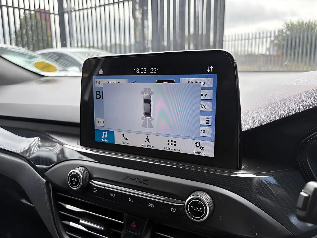 Used 2018 Ford Focus ST-Line Frozen White - Interior and Exterior details 11
