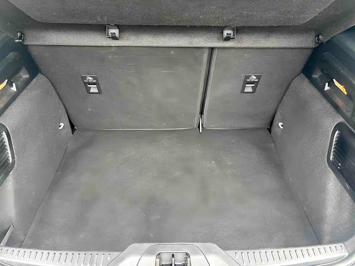 Used 2018 Ford Focus ST-Line Frozen White - Interior and Exterior details 15