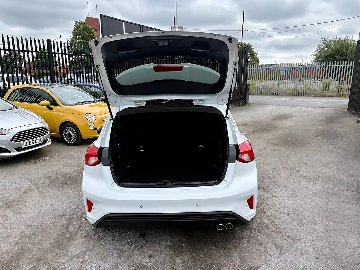 Used 2018 Ford Focus ST-Line Frozen White - Interior and Exterior details 16