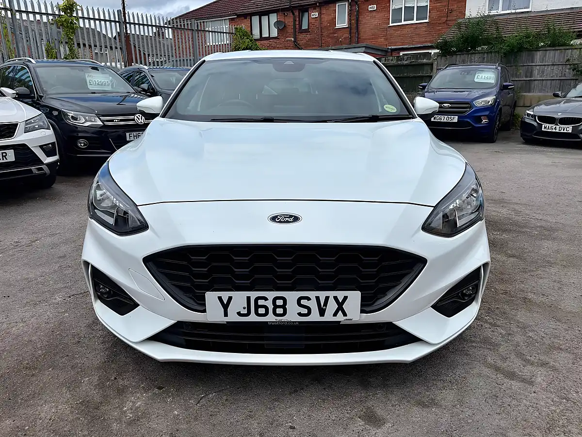 Used 2018 Ford Focus ST-Line Frozen White - Interior and Exterior details 20