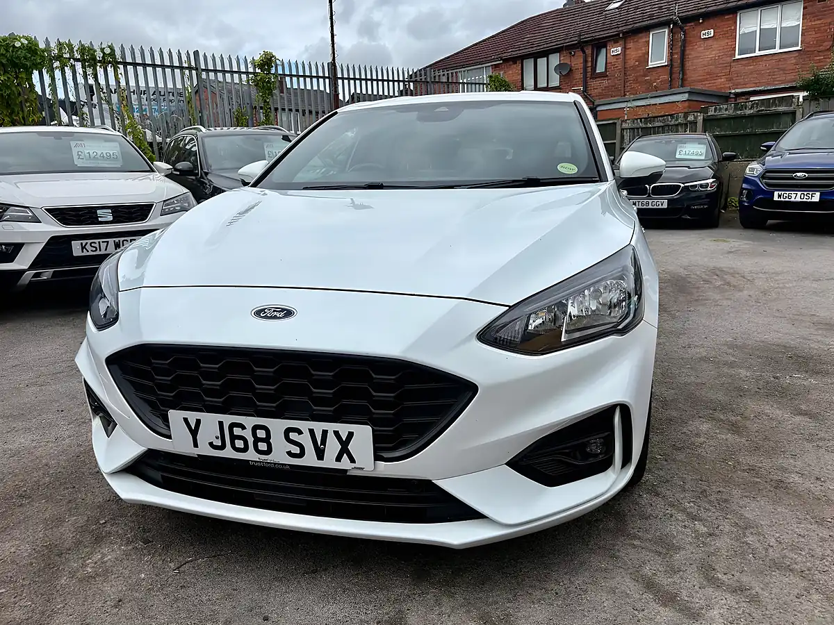 Used 2018 Ford Focus ST-Line Frozen White - Interior and Exterior details 3