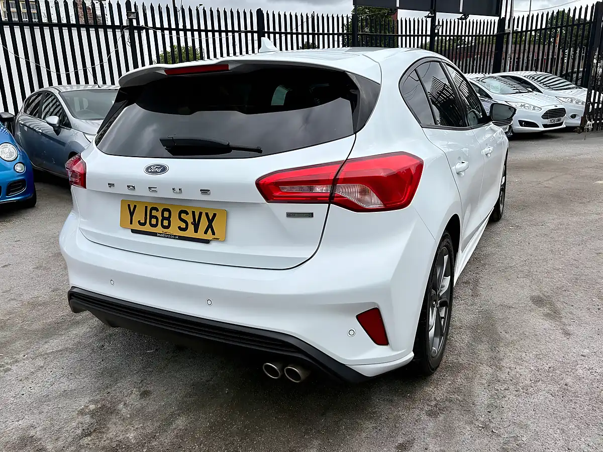Used 2018 Ford Focus ST-Line Frozen White - Interior and Exterior details 4