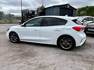 Used 2018 Ford Focus ST-Line Frozen White - Interior and Exterior details 5