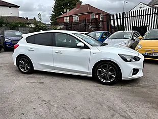 Used 2018 Ford Focus ST-Line Frozen White - Interior and Exterior details 6