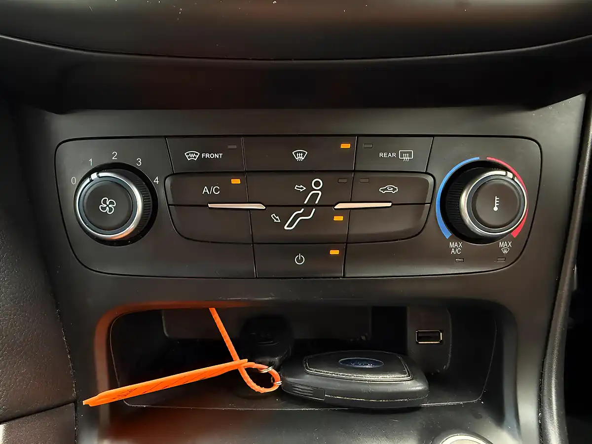 Used 2018 Ford Focus ST-Line Grey - Interior and Exterior details 16
