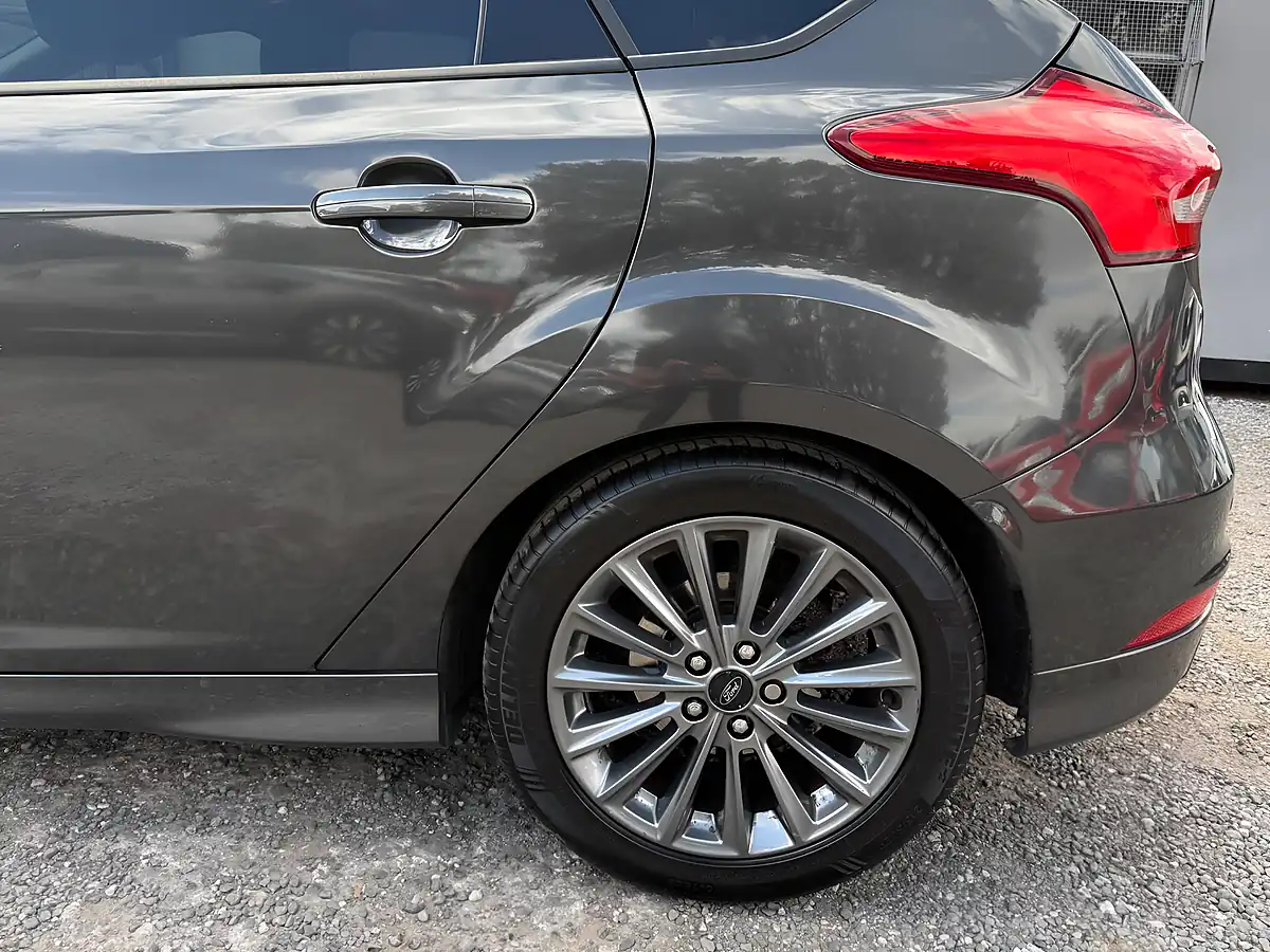 Used 2018 Ford Focus ST-Line Grey - Interior and Exterior details 20