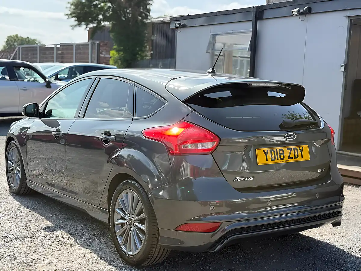 Used 2018 Ford Focus ST-Line Grey - Interior and Exterior details 5