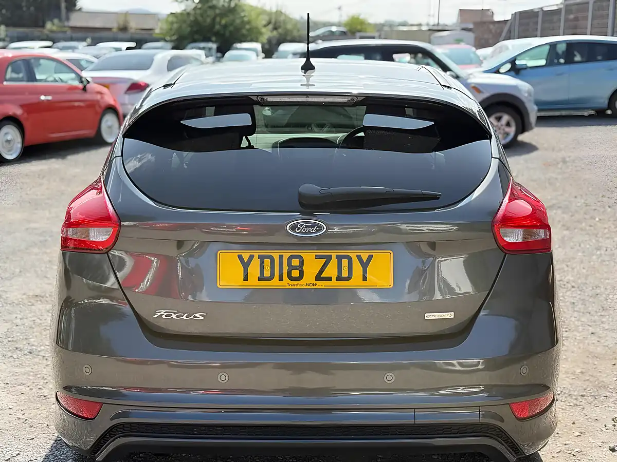 Used 2018 Ford Focus ST-Line Grey - Interior and Exterior details 6