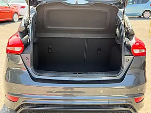 Used 2018 Ford Focus ST-Line Grey - Interior and Exterior details 7