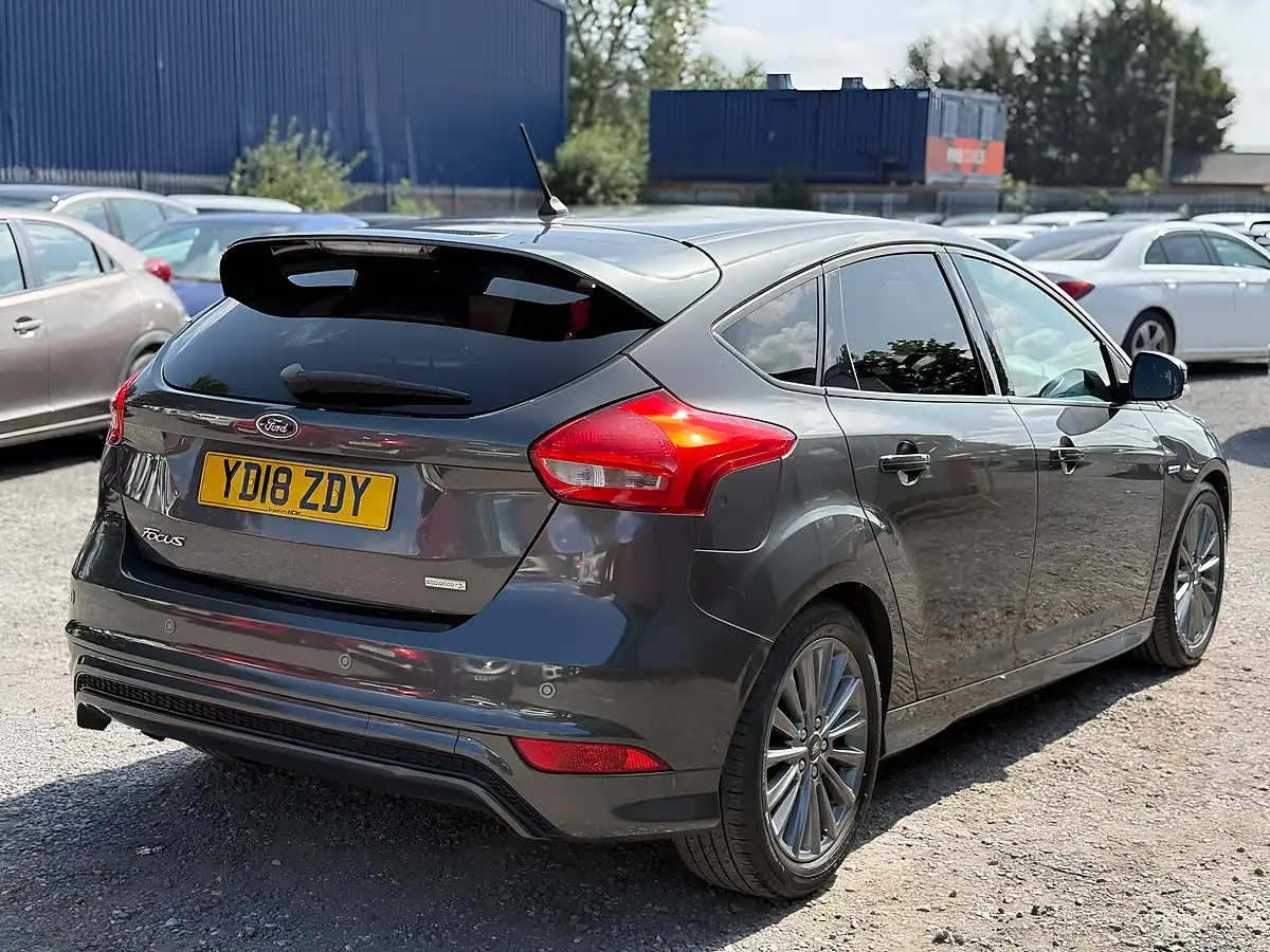 Used 2018 Ford Focus ST-Line Grey - Interior and Exterior details 8