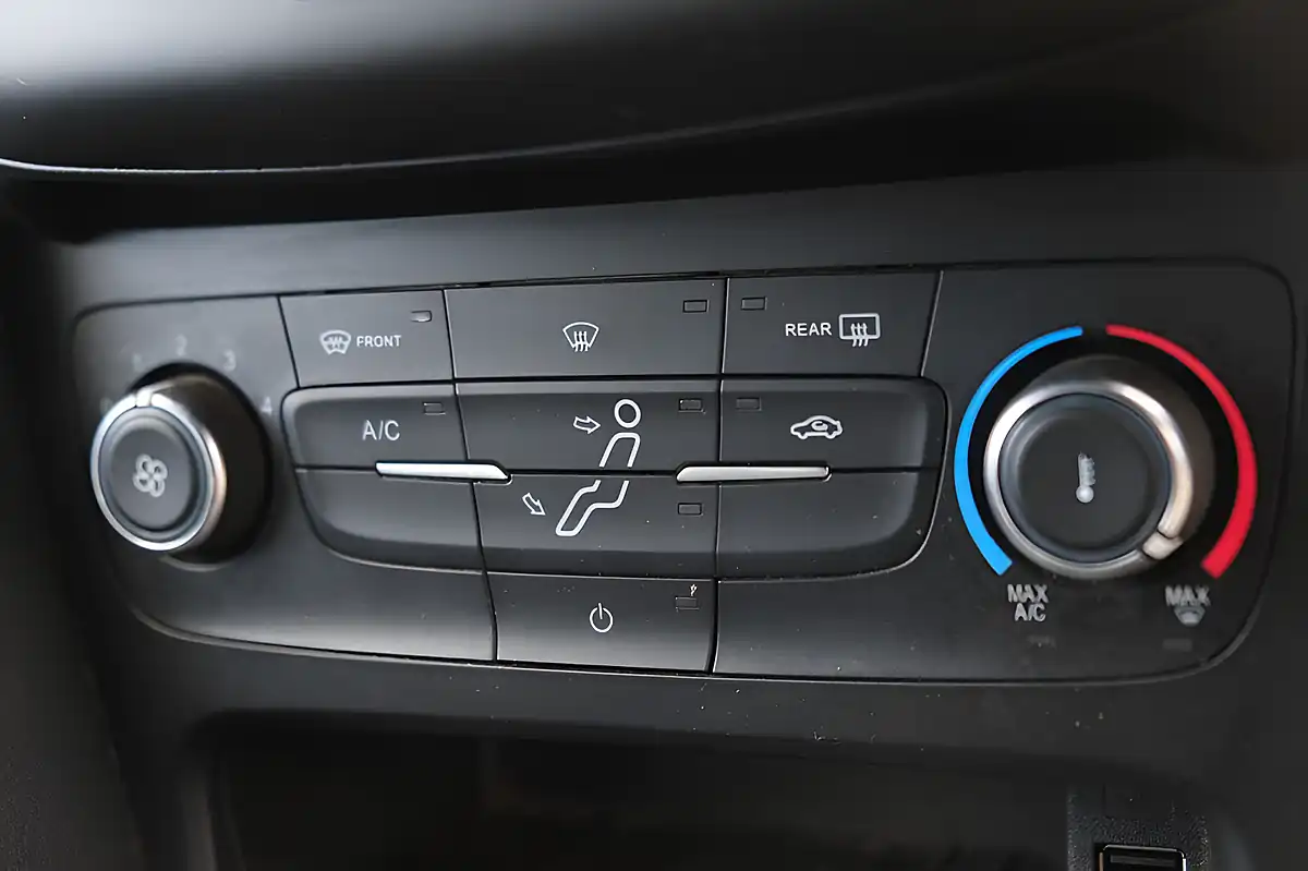 Used 2018 Ford Focus ST-Line Grey - Interior and Exterior details 11